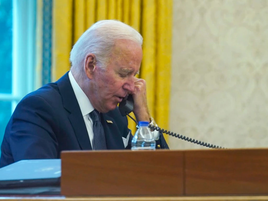 biden bicara dg presidn ukraina