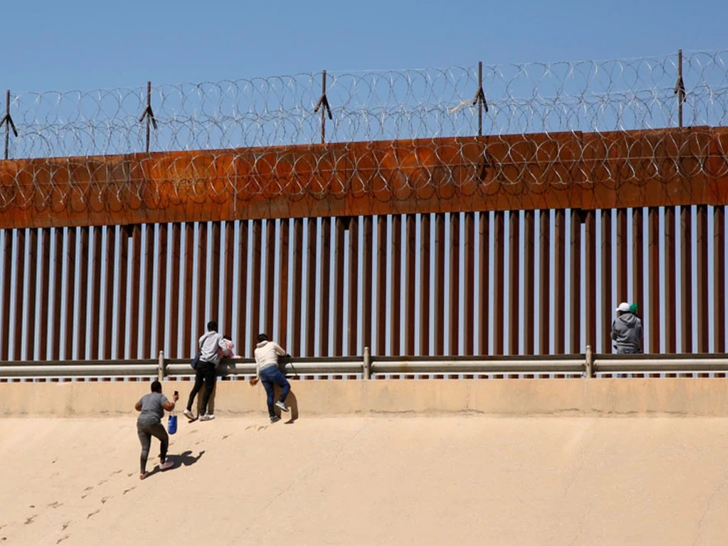 imigran pencari suaka di perbatasan meksiko
