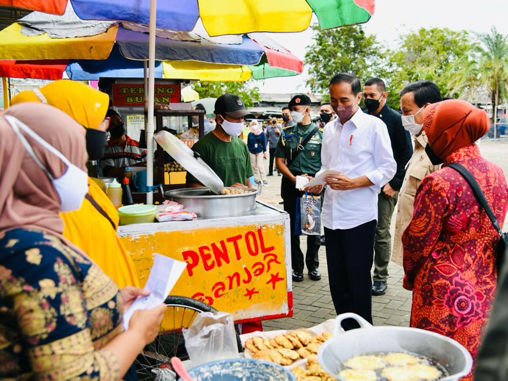 jokowi salurkan bansos di sumenep