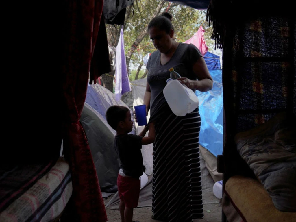 imigran di perbatasan amerika meksiko tinggal di tenda