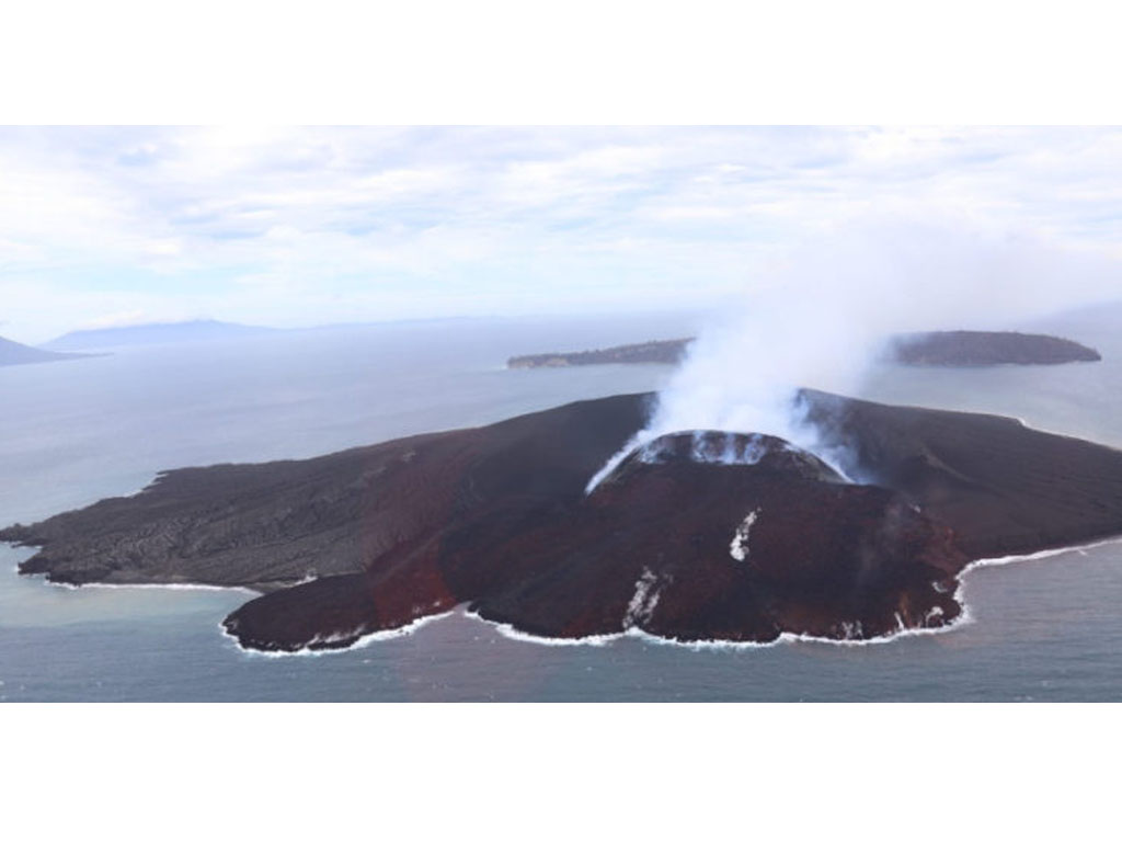 foto udara gunung anak krakatau