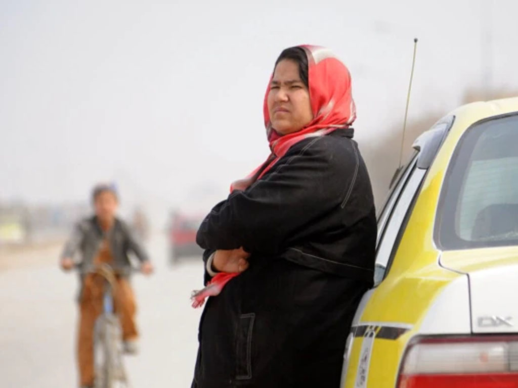 sopir taksi perempuan di afghanistan