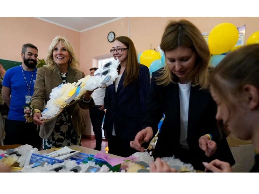 jill dan ibu negara ukraina kunjungi sekolah