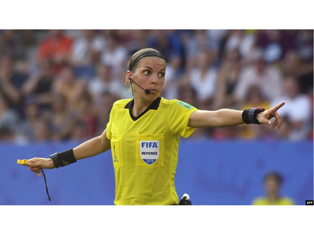 Stephanie Frappart wasit perempuan Prancis