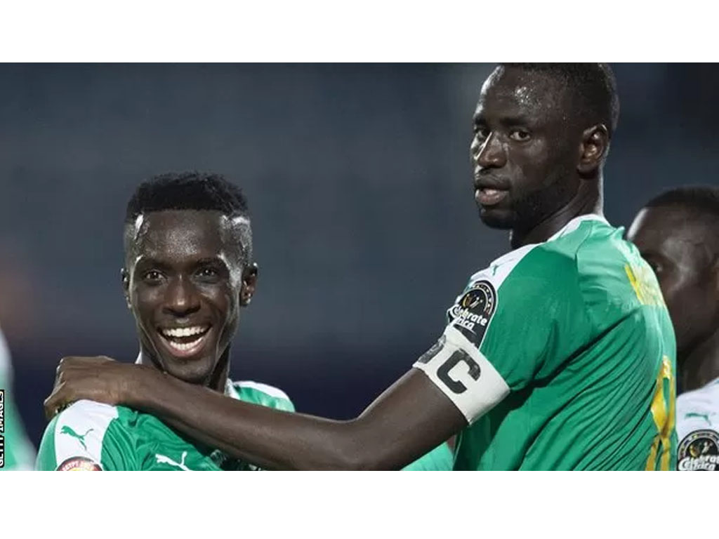 Kouyate (kanan) dan Gueye