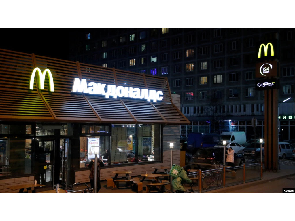 Restoran McDonald\'s di Saint Petersbur  Rusia