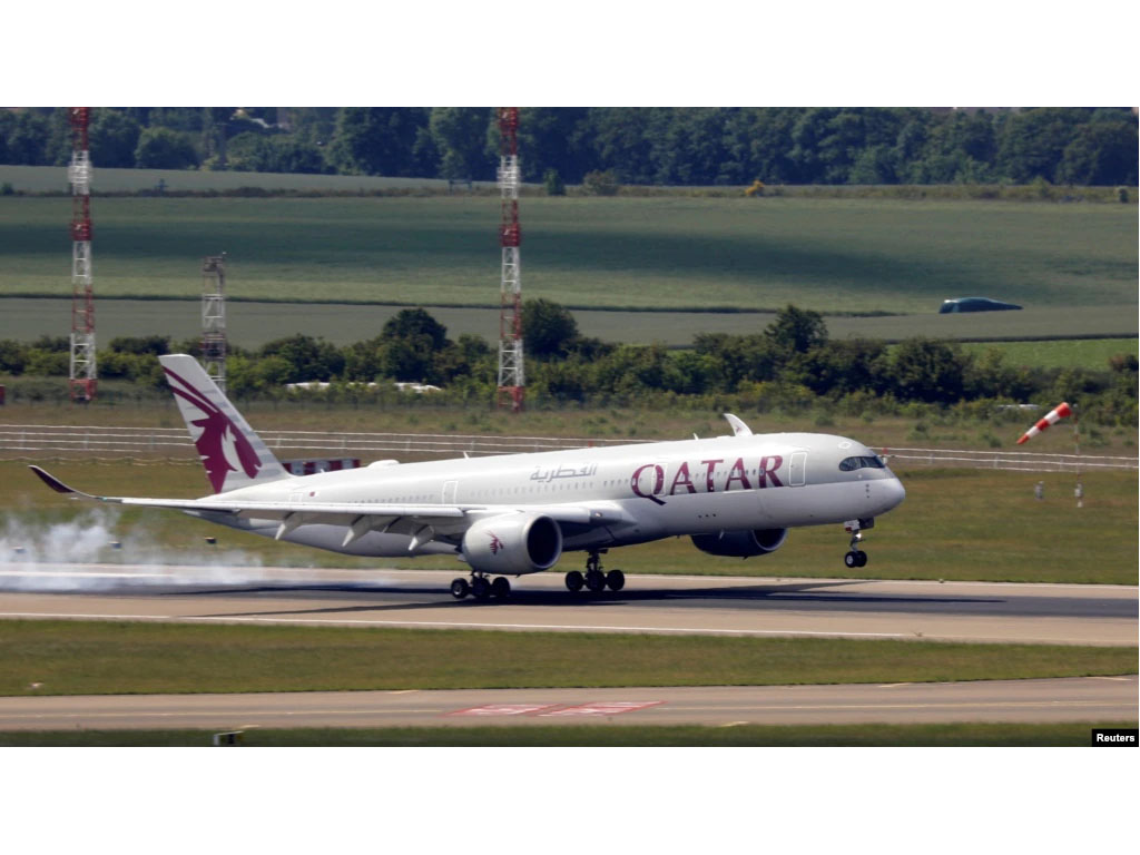 airbus qatar mendarat di paris