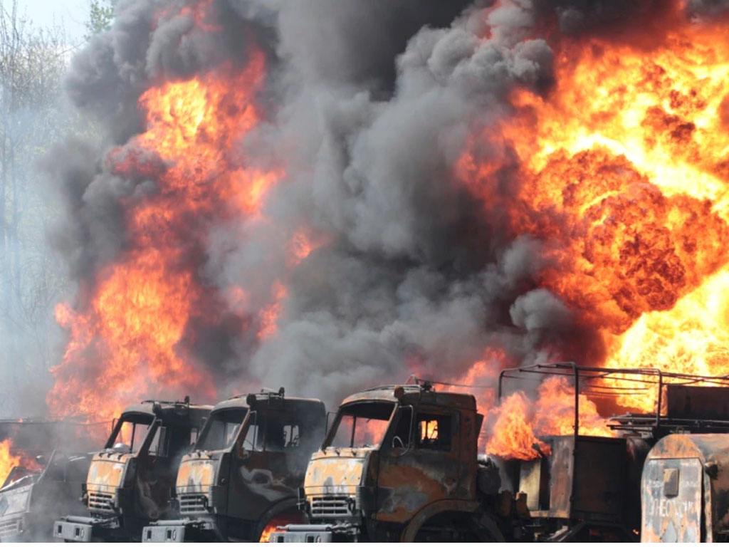 mobil terbakar di ukraina