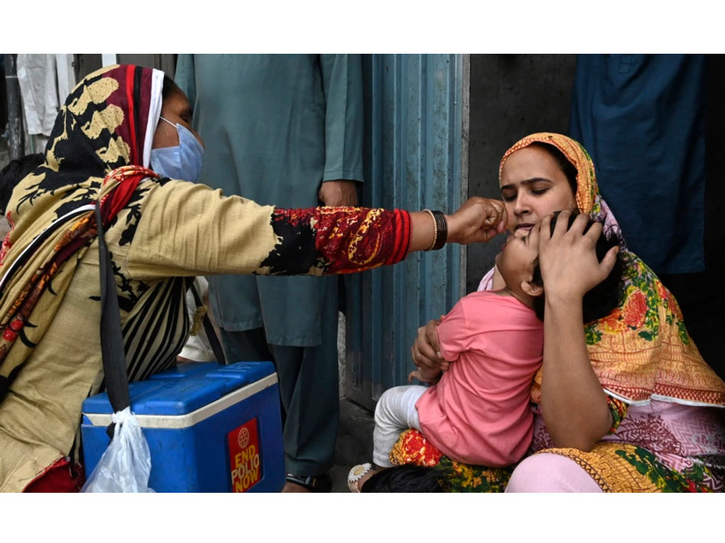 pemberian vaksin olio di lahore pakistan