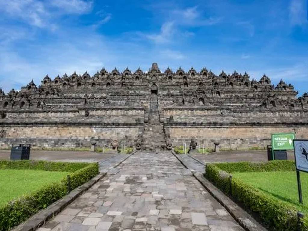 Harga Tiket Naik Borobudur Melambung