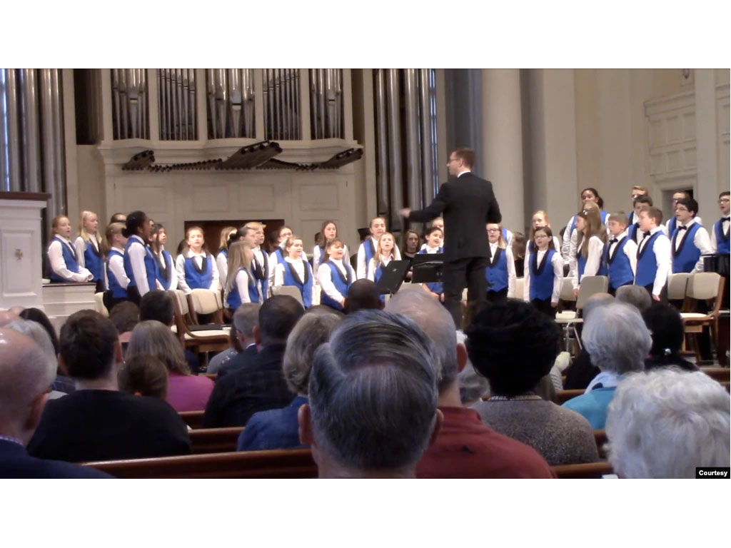 Brent Talbot memimpin Gettysburg Children\'s Choir