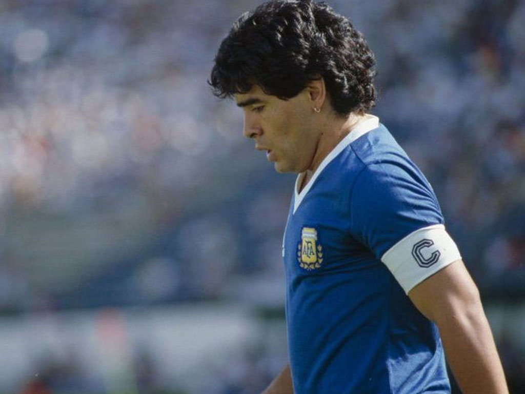 maradona pemain terhebat