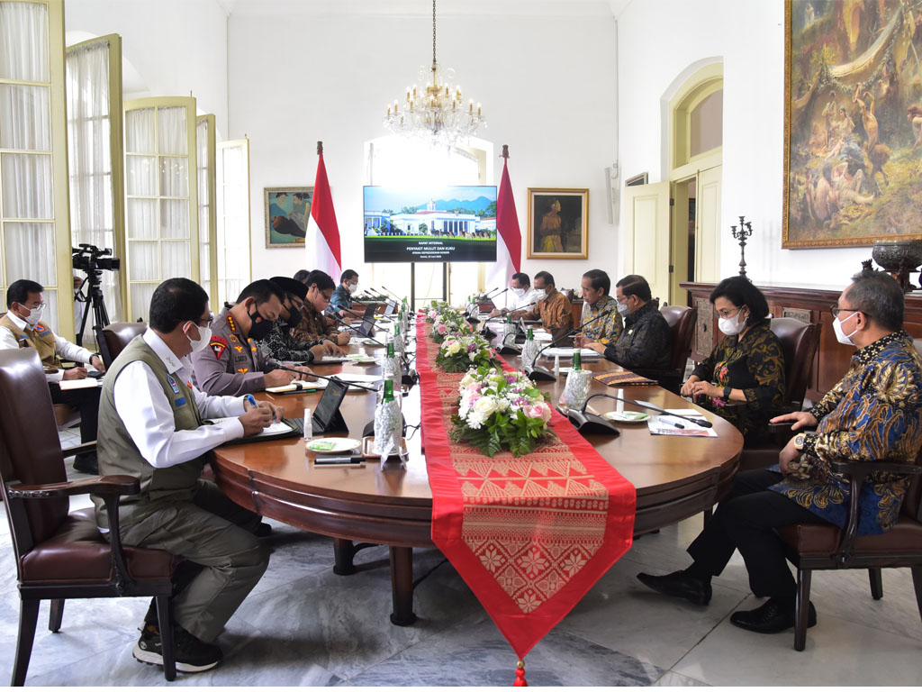 jokowi rapat pmk di istana bogor