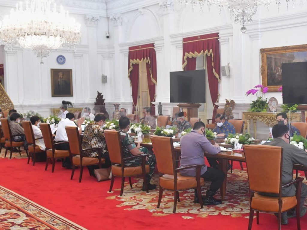jokowi pimpin ratas ppkm
