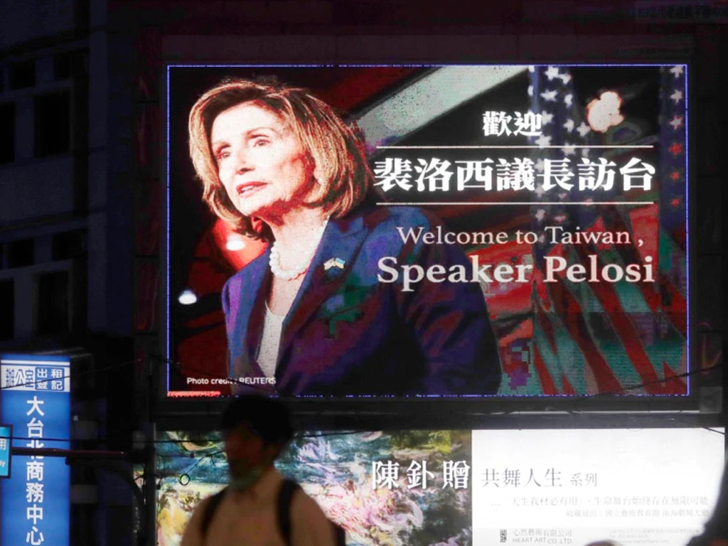 papan iklan sambut pelosi di taiwan