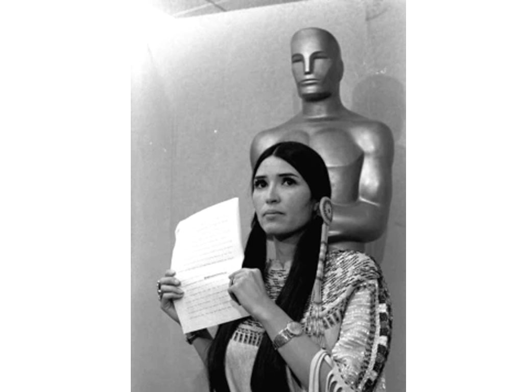 Sacheen Littlefeather terima oscar