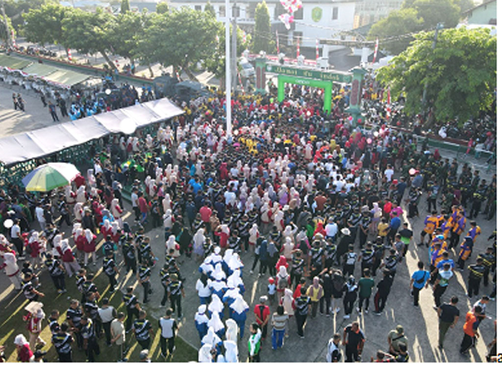 peserta lomba gerak jalan korem lw