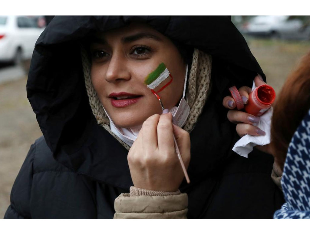 fan sepakbola di iran