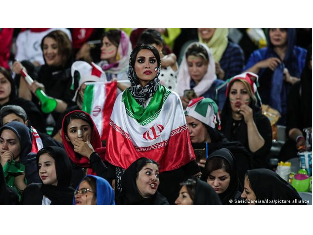 perempuan penggemar sepak bola di iran