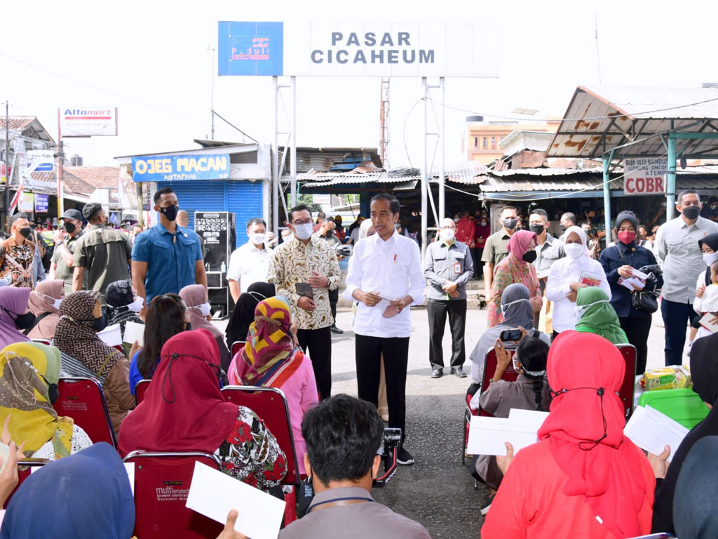 jokowi di pasar cicaheum bandung