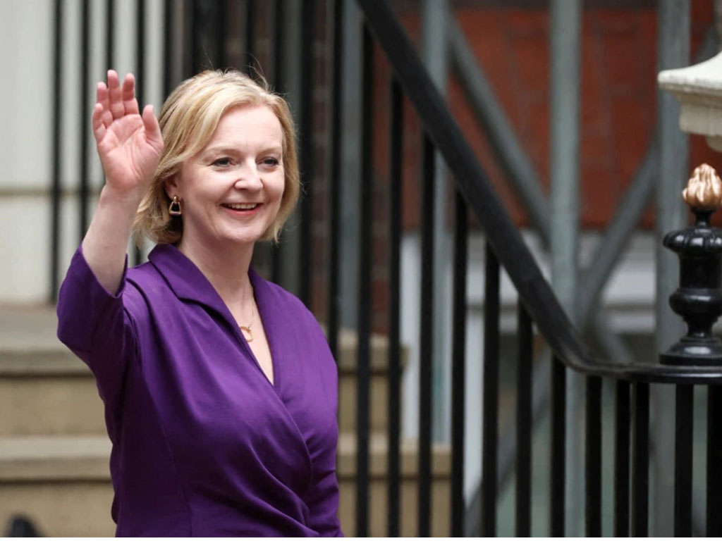 liz truss lambaikan tangan