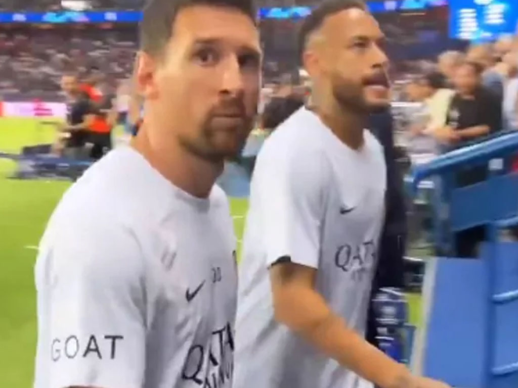 Ada yang Aneh di Lengan Jersey PSG Lionel Messi  Tagar