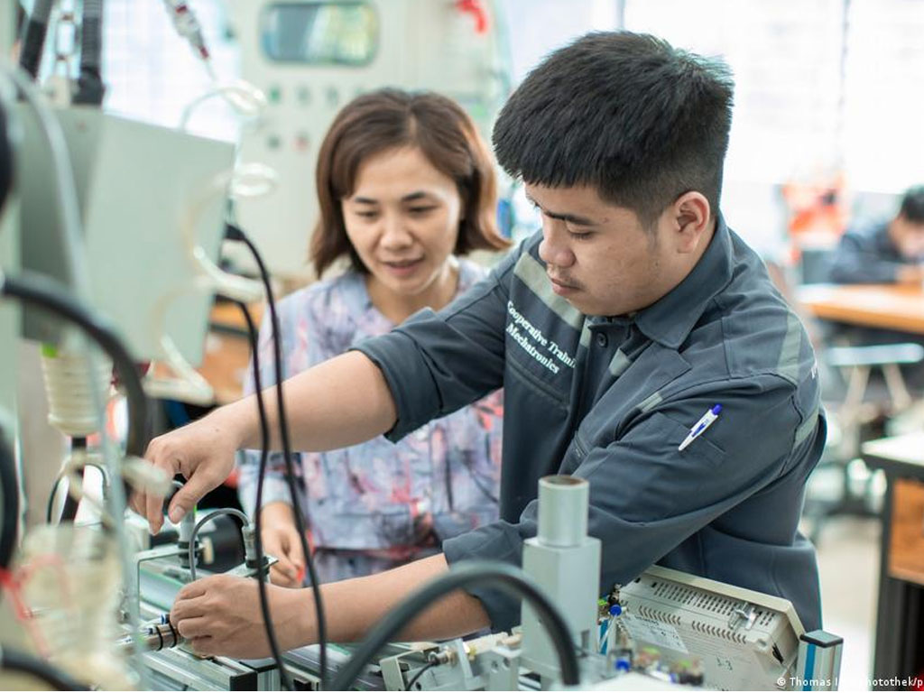 Pabrik elektronik di Ho Chi Minh City