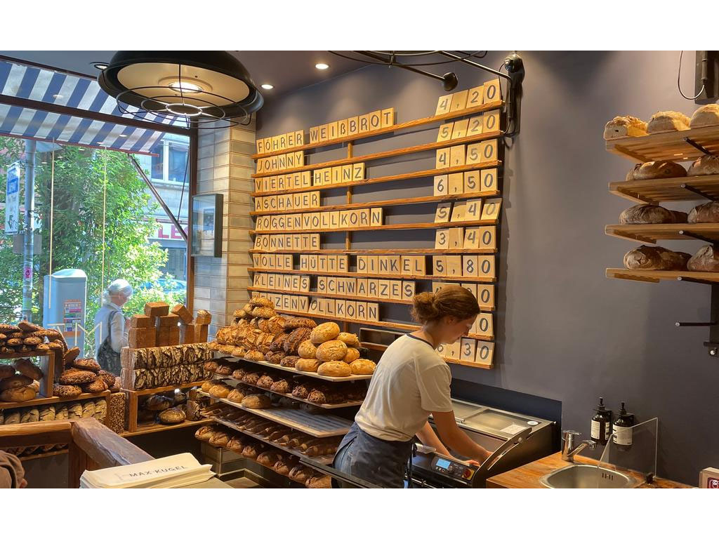 toko roti di jermn bikin produk spesial untuk bertahan