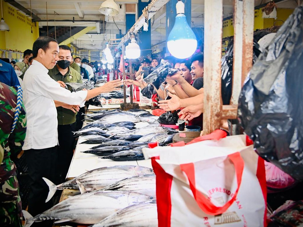 jokowi di pasar bahari ternate