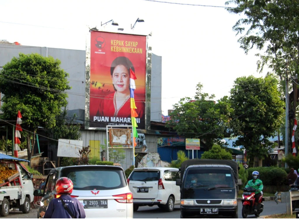 Baliho Puan Maharani di Jakarta Timur