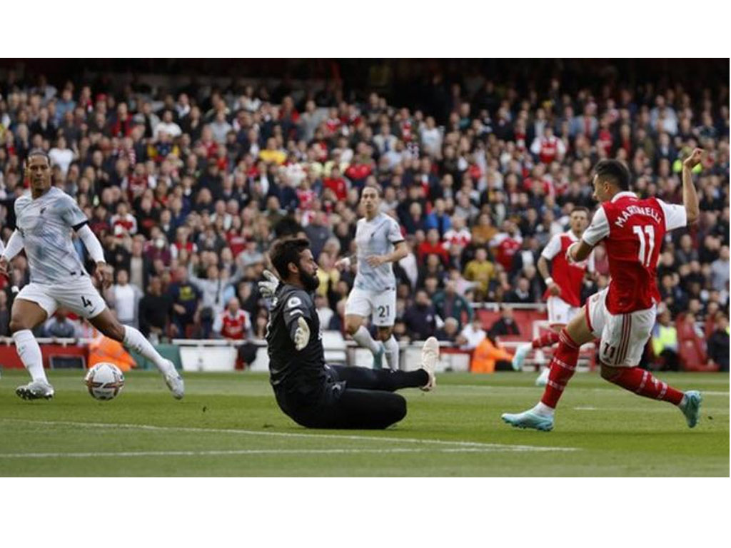 gol arsenal ke gawang liverpool