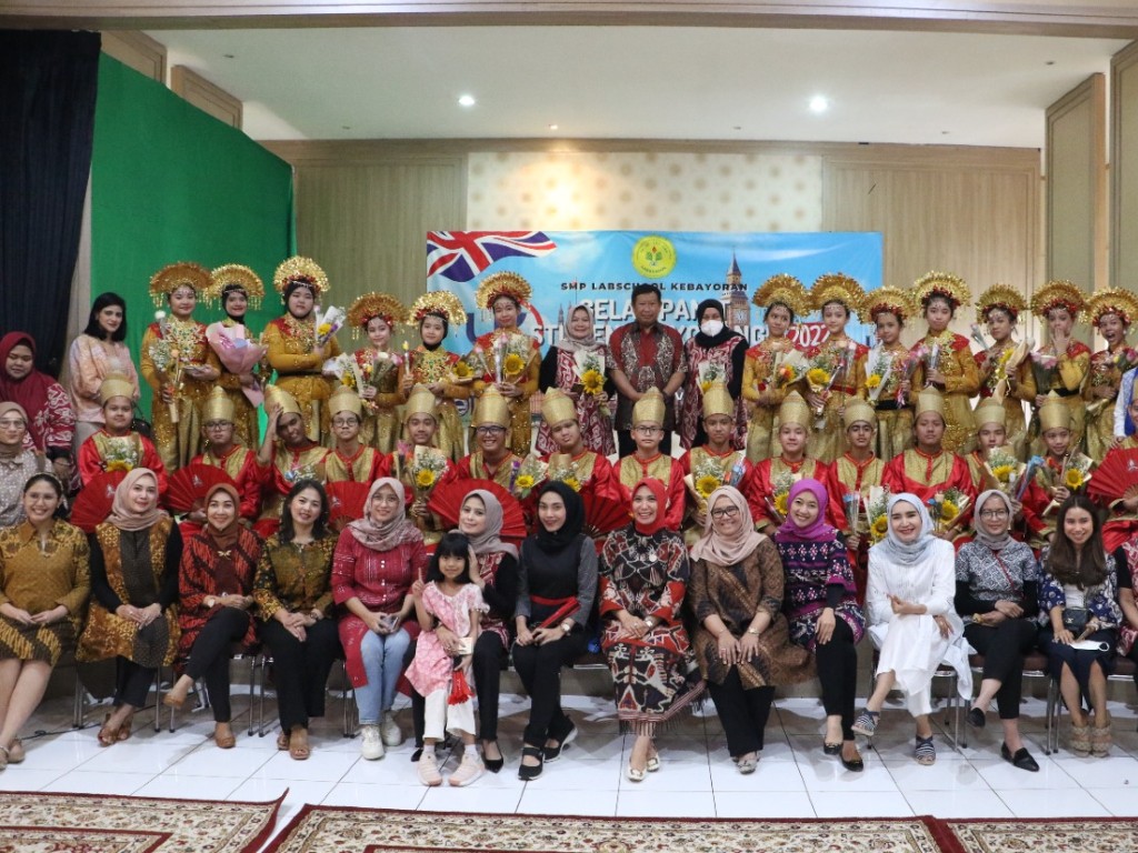 Siswa Siswi SMP Labschool Kebayoran diutus ke Manchester untuk Kenalkan Budaya Indonesia