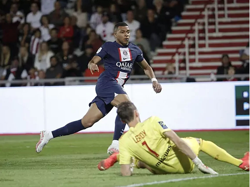 mbappe cetak gol ke gawang ajaccio