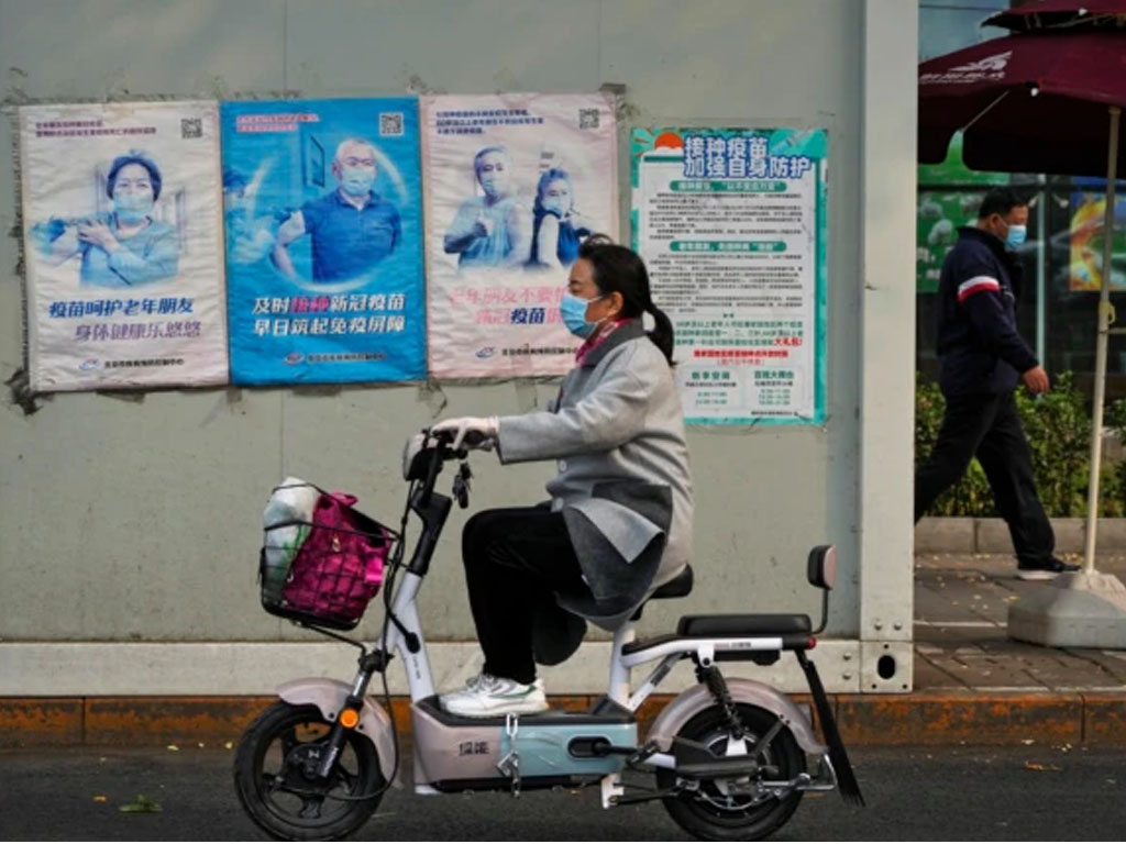 poster kampanye vaksinasi Covid-19 di Beijing