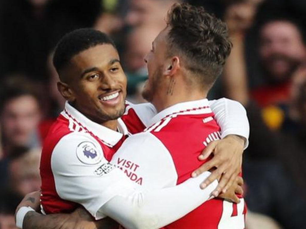 Reiss Nelson cetak gol untuk arsenal
