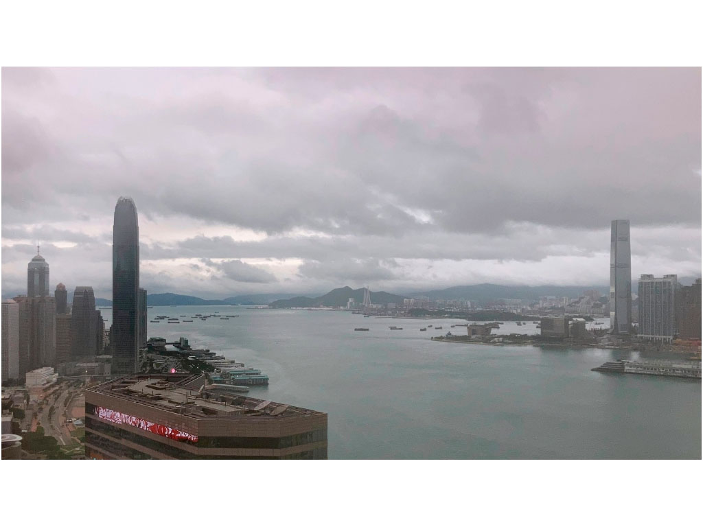 awan badai di hong kong