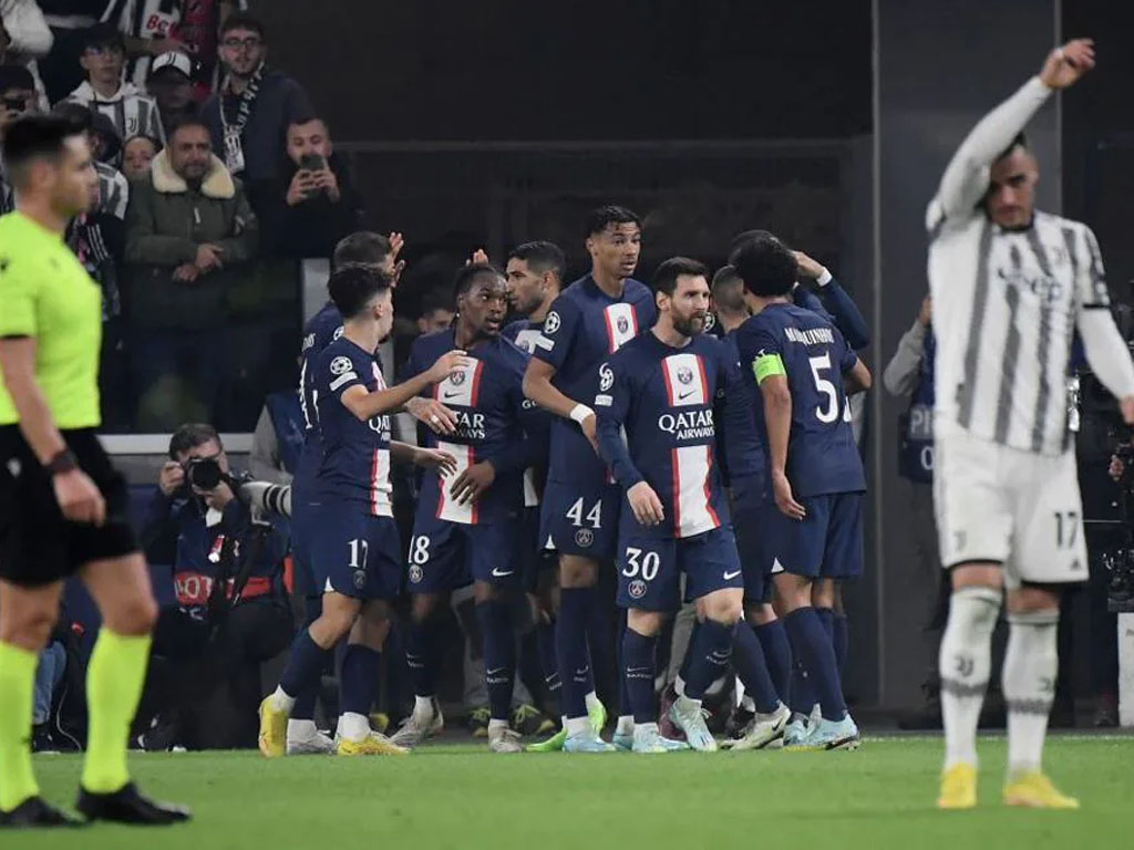 pemain psg rayakan gol