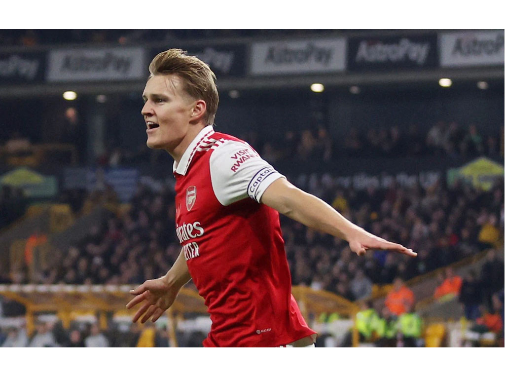 pemain arsenal rayakan gol