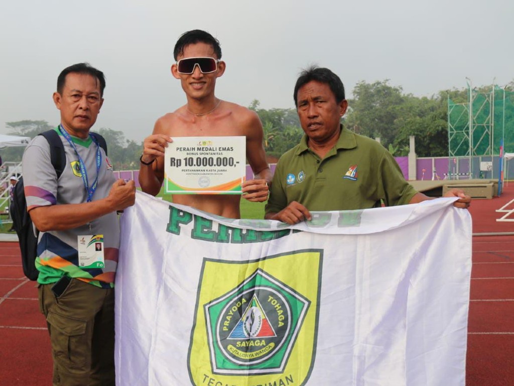 Atlet Jalan Cepat Kabupaten Bogor, Hendro Yap kembali mencatatkan namanya sebagai atlet tercepat dalam nomor 10.000 meter