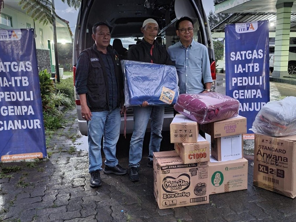 IA-ITB Gotong Royong Salurkan Bantuan untuk Korban Gempa Cianjur