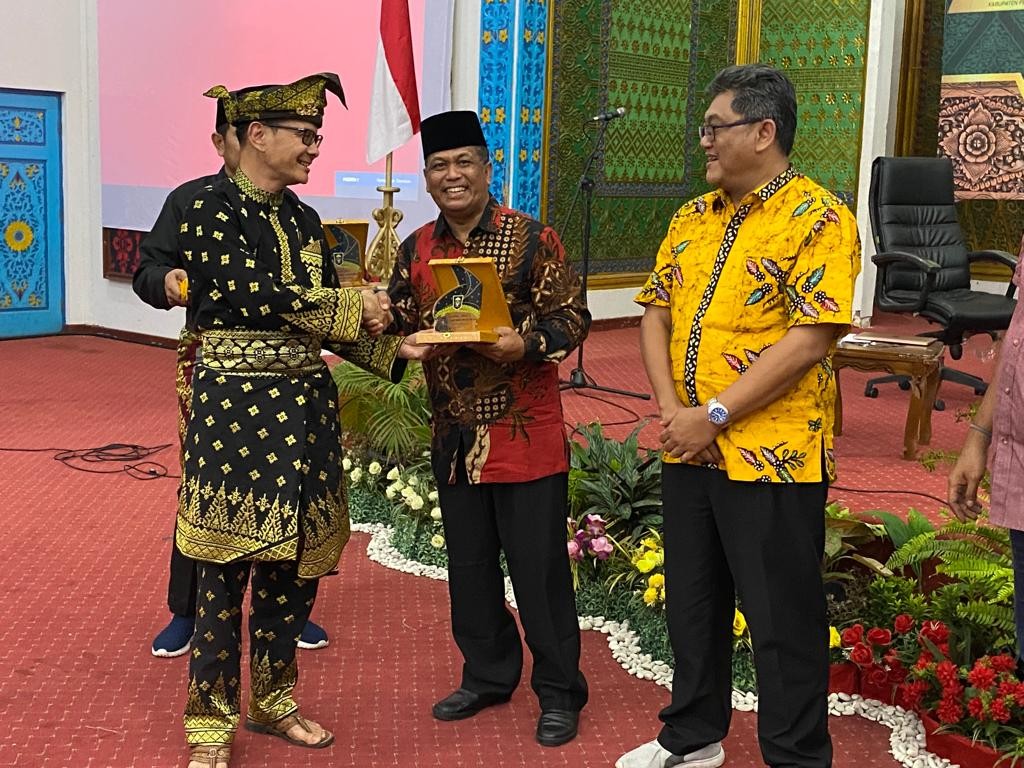 Dr. M. Adli Abdullah, SH, MCL