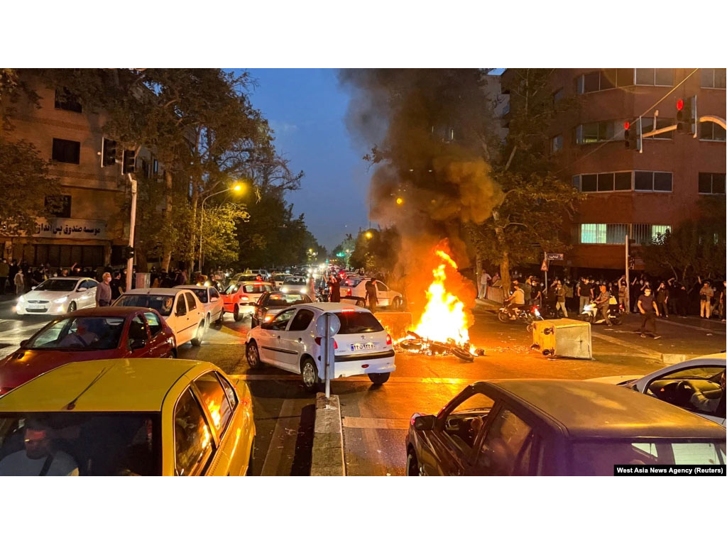 aksi demo di Iran