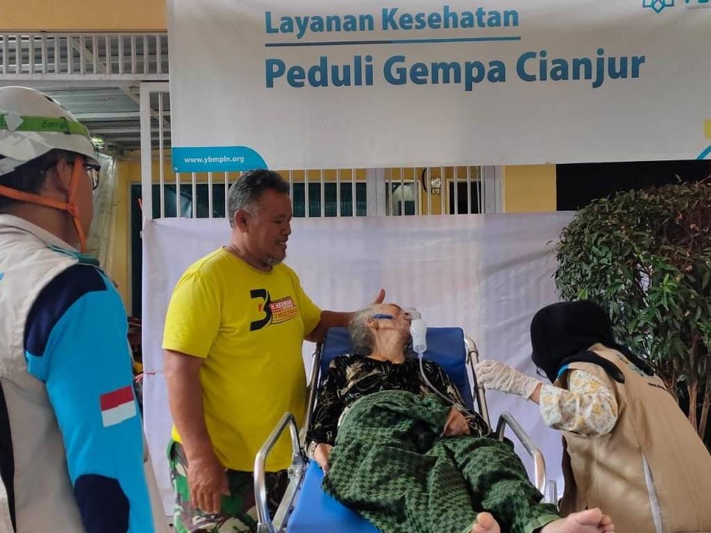 Buka Posko Kesehatan, PLN Fasilitasi Pemeriksaan dan pengobatan Warga Cianjur Pasca Gempa