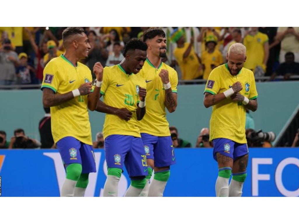 pemain brasil  rayakan kemenangan