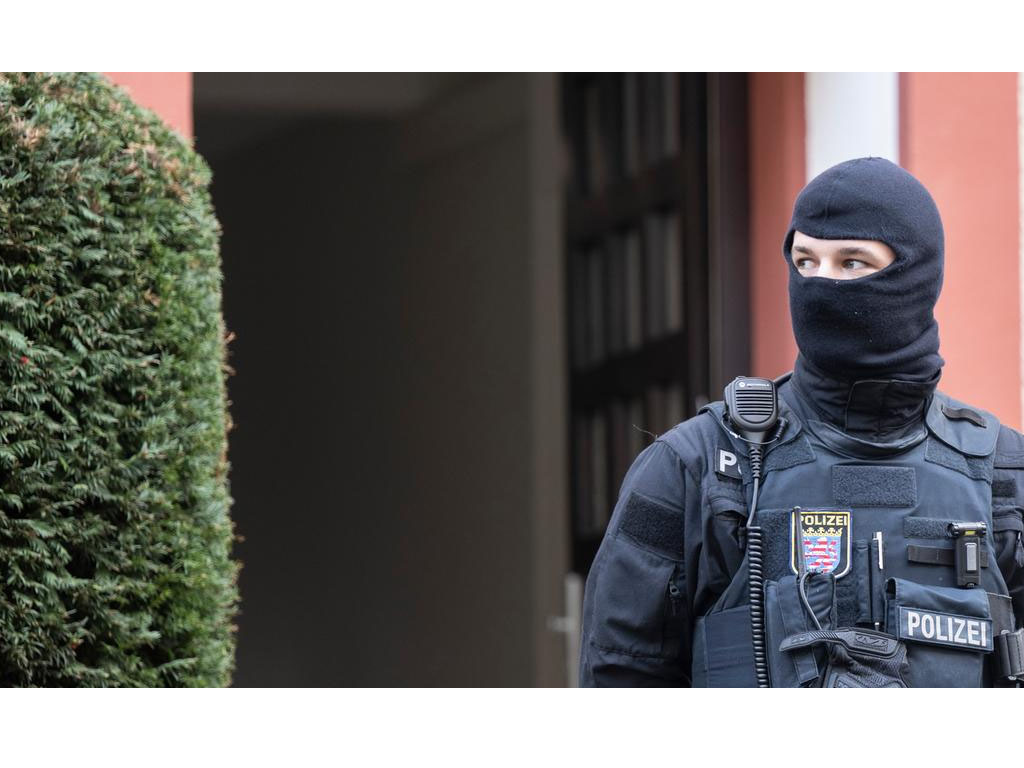 polisi jaga penggerebeka di jerman