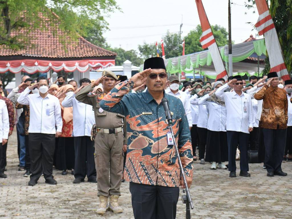Kemendes PDTT Gelar Upacara Tabur Bunga di Komplek Makam Pionir Transmigrasi