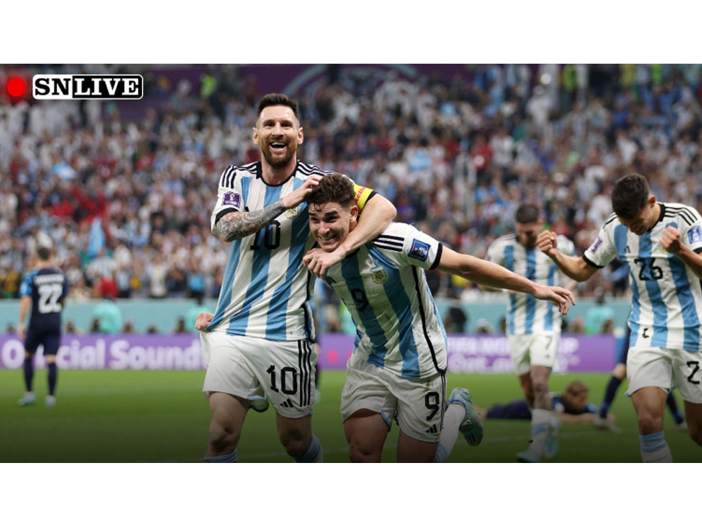pemain argentina rayakan kemenangan