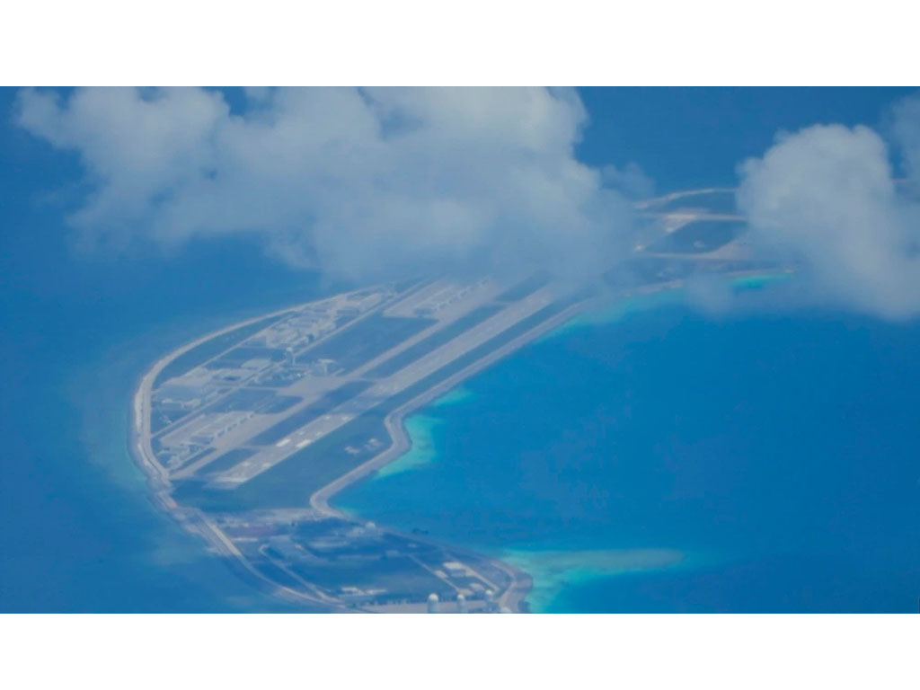 Lapangan terbang buatan China di pulau buatan Mischief Reef