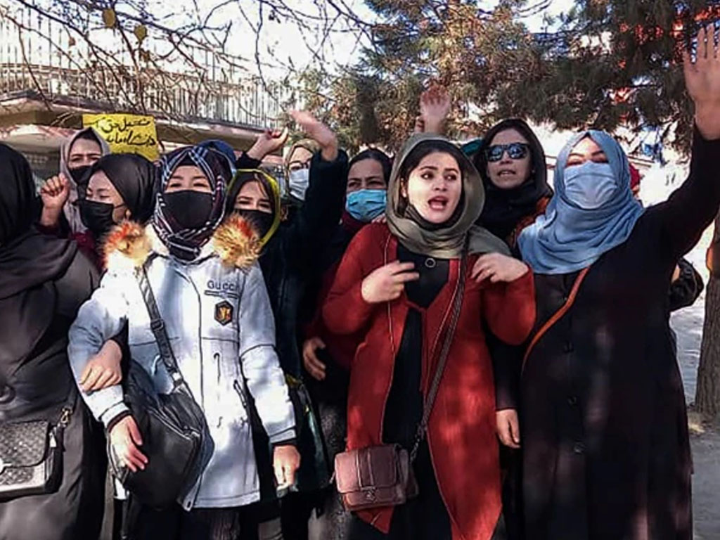aksi perempuan afghanistan protes larang pendidikan