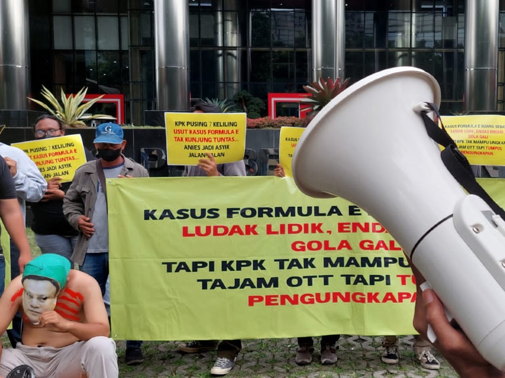 Demonstran Nilai KPK Lamban Tuntaskan Polemik Formula E